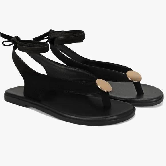 Elegant Black Sandals with Gold Accents - Picture 1 of 3